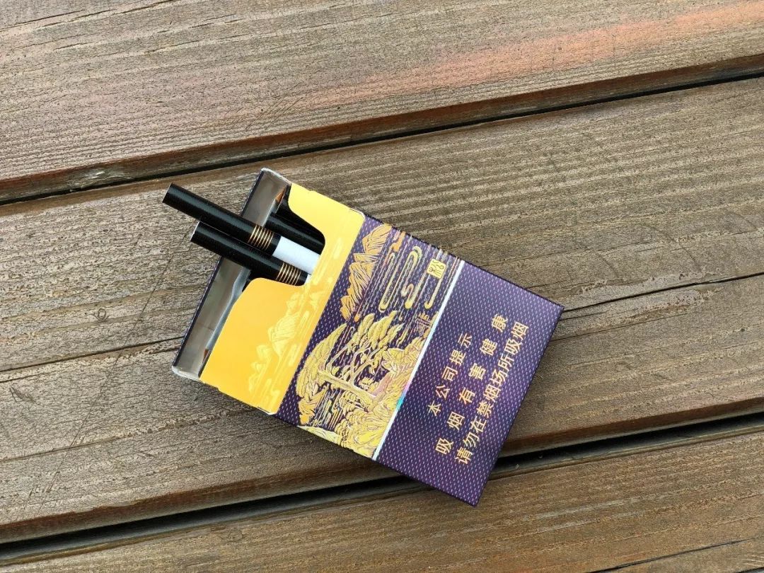 黄山高山流水中支品鉴:中式韵味设计 包装尽显尊贵,吸味平顺柔和 回味净甜