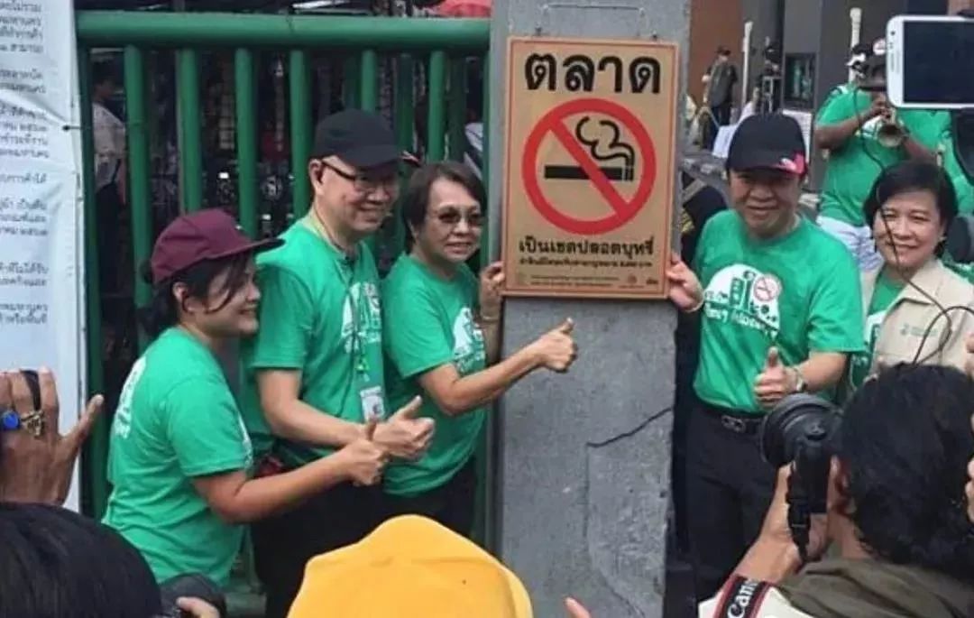 在家抽烟=家暴,你怎么看?