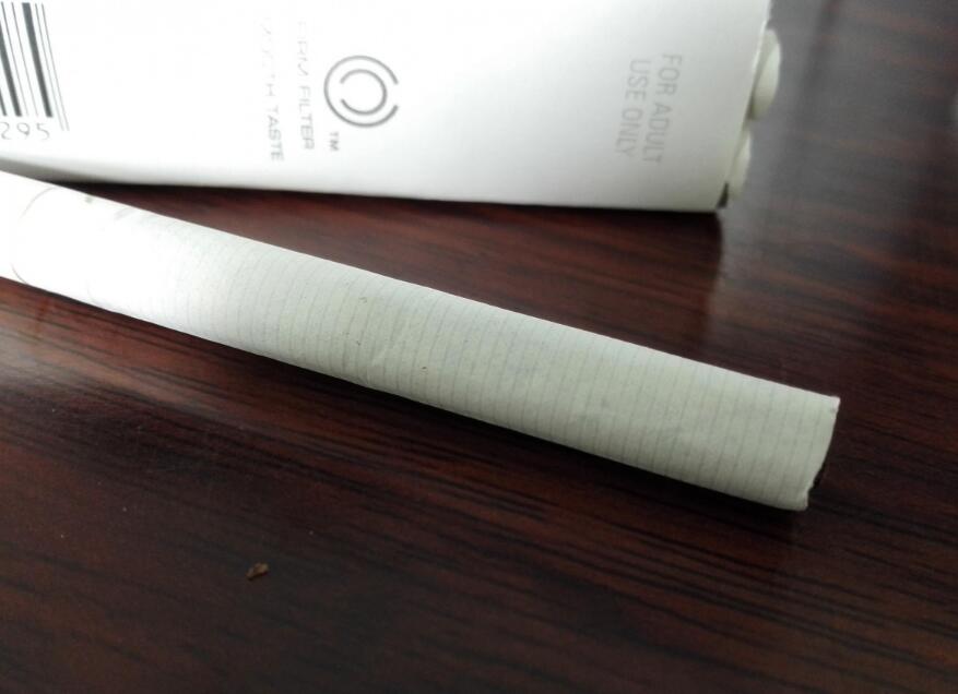 塞尔维亚生产(CN码)的软白金万宝路品鉴:吸食过程自然协调 气味纯净无呛痒和灼热感