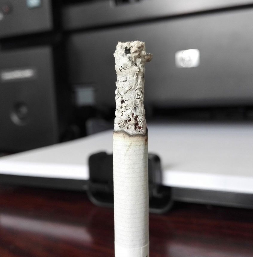完税版几内亚万宝路(硬白金)品鉴:烟气硬朗和浓烈 满足感均匀平稳