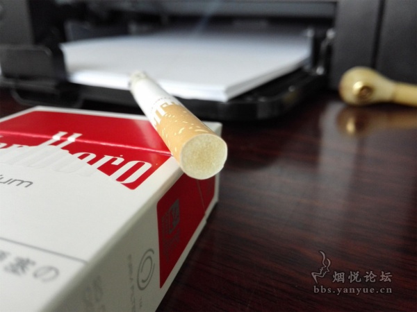 日本万宝路(硬包中醇红)品鉴:整体品质中等,满足感一般但味道很纯净