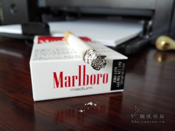 日本万宝路(硬包中醇红)品鉴:整体品质中等,满足感一般但味道很纯净