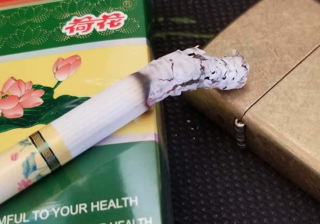 出口版免税软包荷花vs内销硬盒版荷花:吃味风格基本一致