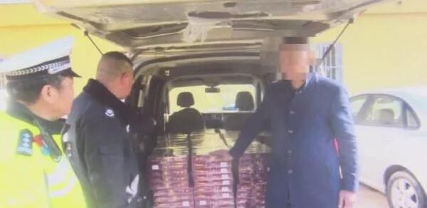 淮安面包车非法运载605条磨砂烟及南京烟被查扣