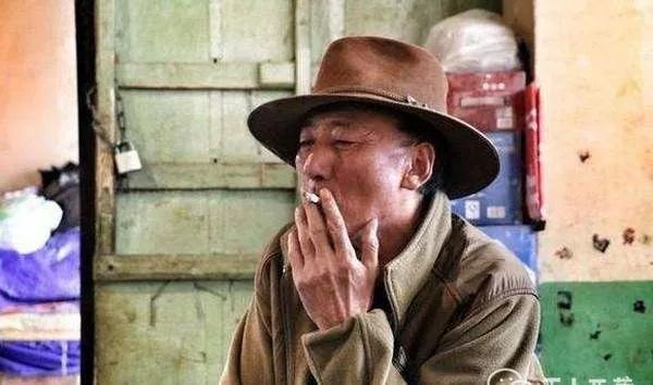 独特的藏族烟俗