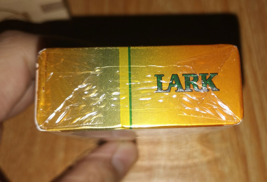 日版云雀菠萝爆珠5mg and 台版云雀菠萝5mg (LARK TROPICAL ICE MENTHOL)