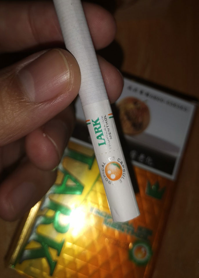 日版云雀菠萝爆珠5mg and 台版云雀菠萝5mg (LARK TROPICAL ICE MENTHOL)