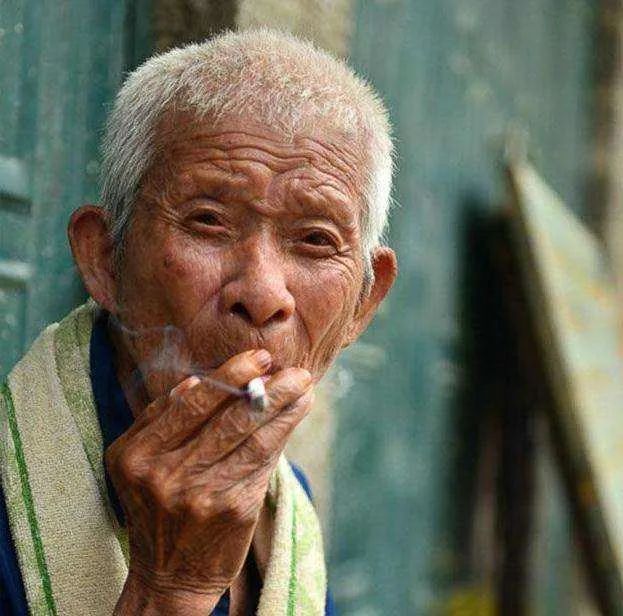 【真相揭秘】吸烟有害，但许多烟民为何活的很长寿？