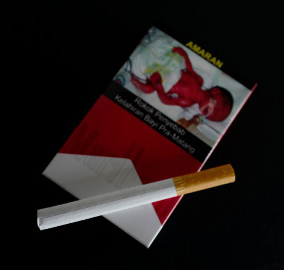 马来西亚免税硬包万宝路香烟