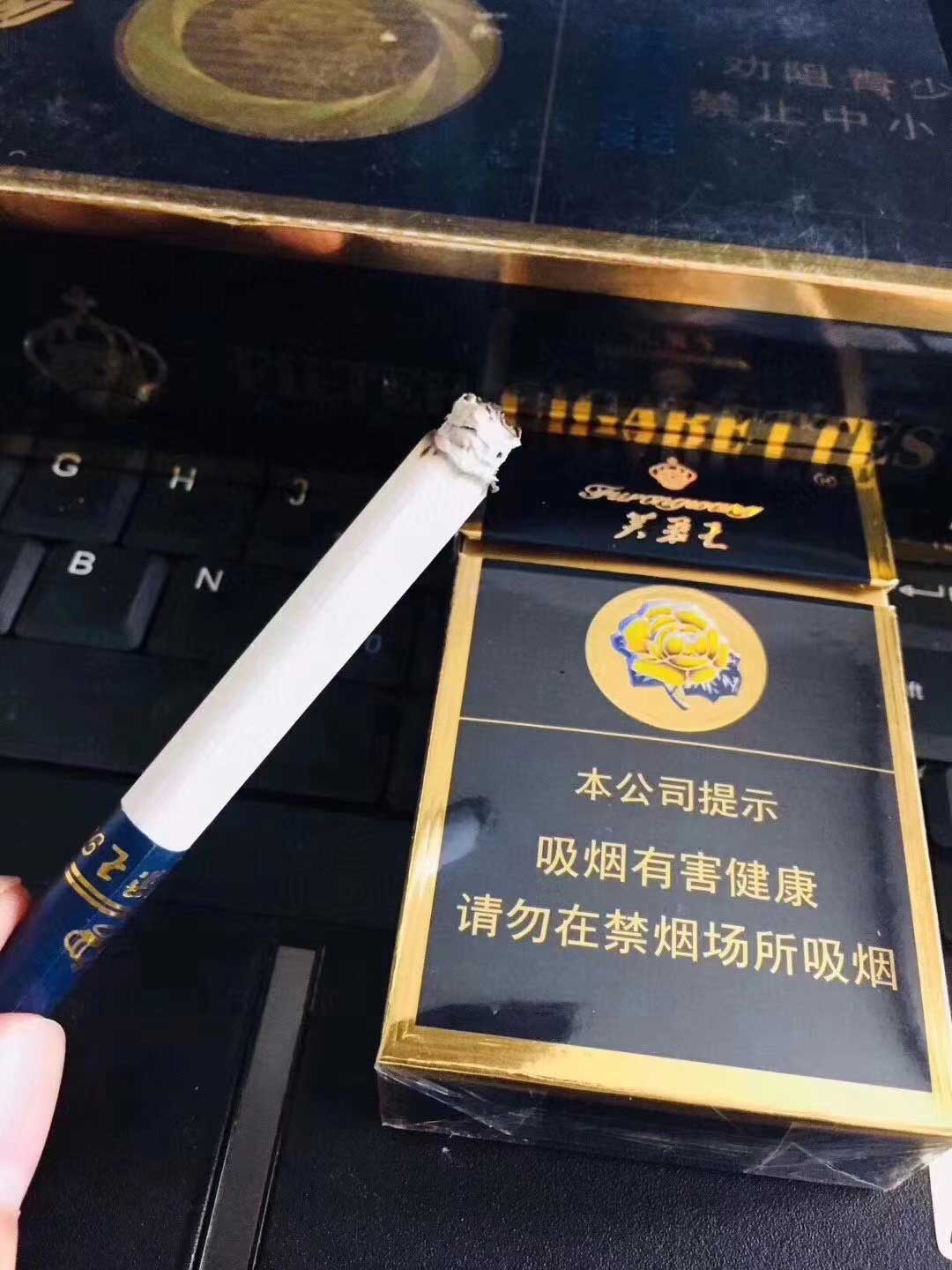 云霄稥烟厂家一手货源，吸烟有害健康，尽早戒烟有益健康！