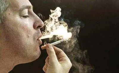 香烟为何要分硬包和软包,二者有啥区别?经常吸烟的人不妨了解下 香烟为何要分硬包和软包,二者有啥区别?经常吸烟的人不妨了解下