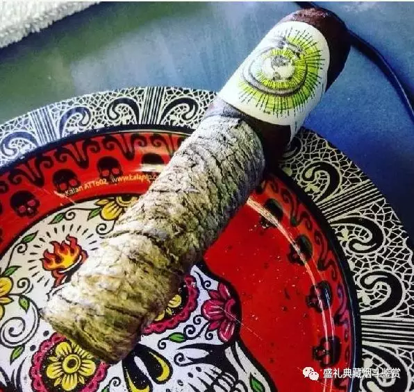 持灰攻略:聊聊雪茄烟灰
